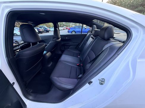 Used 2017 Honda Accord Sport image 10