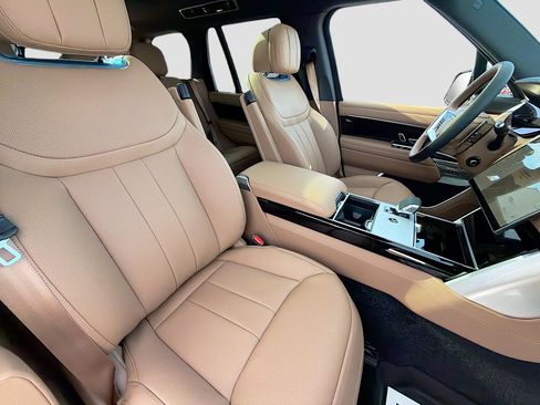 New 2025 Land Rover Range Rover SE image 15