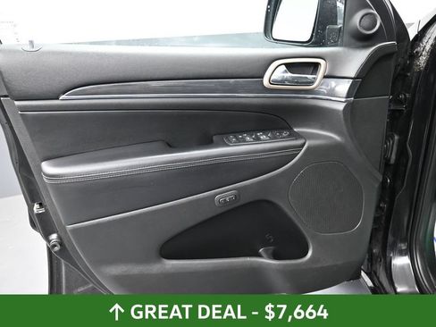 Used 2015 Jeep Grand Cherokee Overland AWD/4WD image 28
