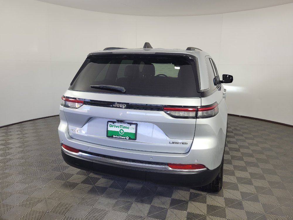Used 2023 Jeep Grand Cherokee Limited AWD/4WD image 7
