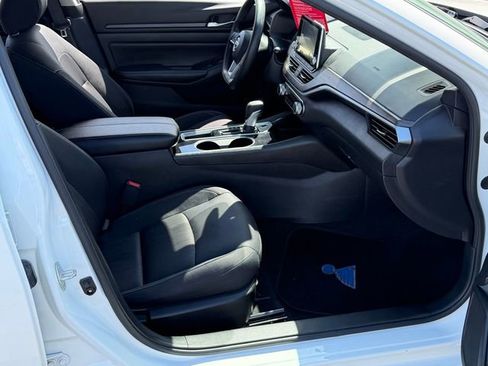 Certified 2024 Nissan Altima 2.5 SV FWD image 24