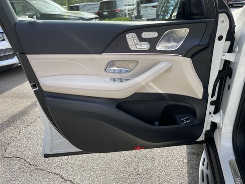 Certified 2025 Mercedes-Benz GLS 450 4MATIC image 18