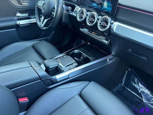 Used 2022 Mercedes-Benz GLB 250 4MATIC image 33