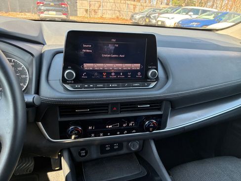 Used 2025 Nissan Rogue SV AWD/4WD image 18
