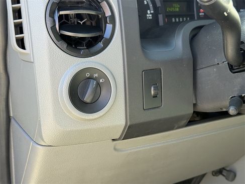 Used 2013 Ford E-350 and Econoline 350 Super Duty image 16