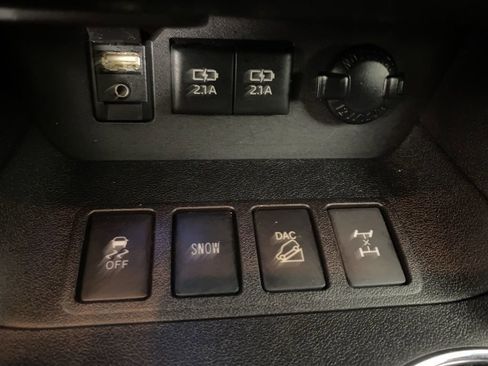 Used 2018 Toyota Highlander SE image 17