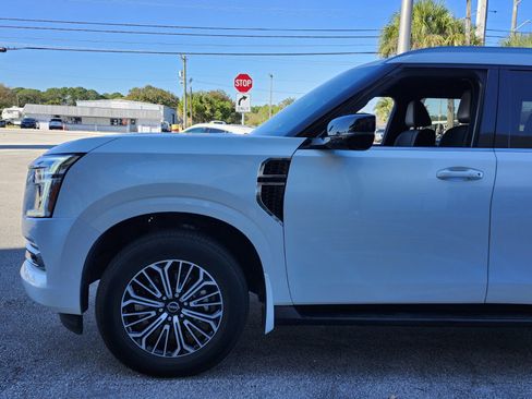 Used 2025 Nissan Armada SL w/ Captain's Chari Seat Package image 10