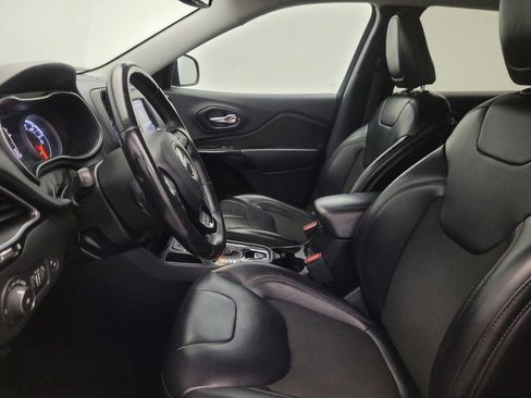 Used 2019 Jeep Cherokee Latitude Plus FWD image 17