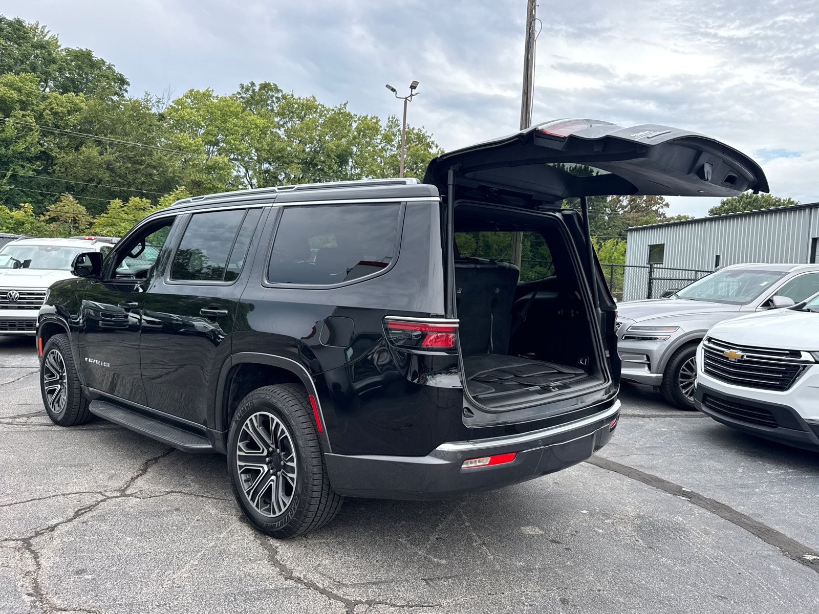 Used 2022 Jeep Wagoneer Series II AWD/4WD image 18