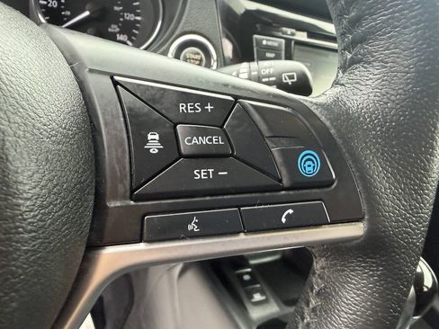 Used 2019 Nissan Rogue SV w/ Premium Package FWD image 11