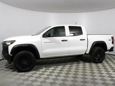 Used 2024 Chevrolet Colorado Trail Boss w/ Technology Package image 37