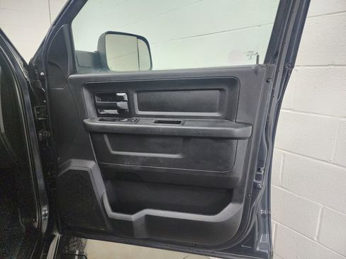 Used 2018 RAM 2500 Tradesman w/ Chrome Appearance Group image 28