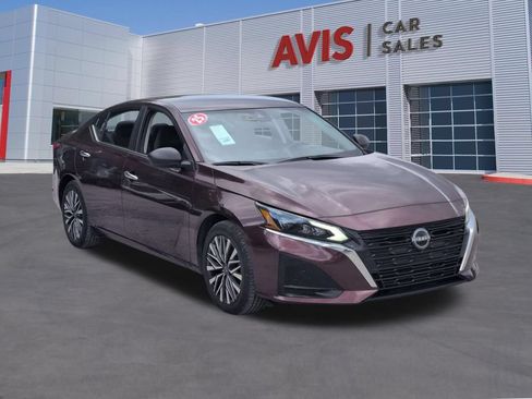 Used 2025 Nissan Altima 2.5 SV FWD image 3