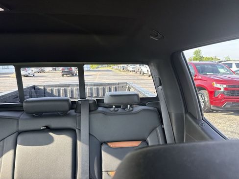 Certified 2022 GMC Sierra 1500 AT4 w/ AT4 Premium Package image 12