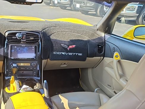 Used 2005 Chevrolet Corvette Coupe w/ Preferred Equipment Group RWD image 10