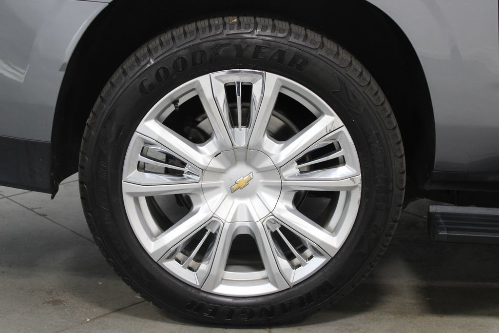 Used 2021 Chevrolet Suburban High Country RWD image 17