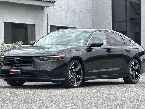 Used 2025 Honda Accord Sport image 9