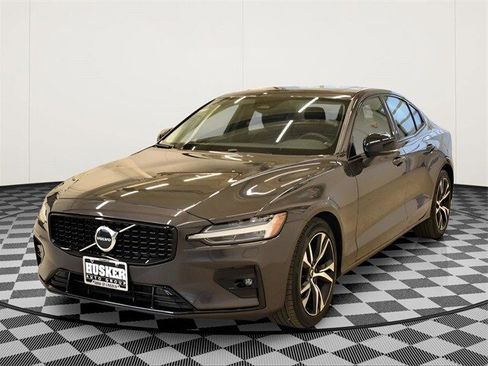 Used 2025 Volvo S60 B5 Core image 9