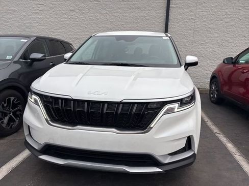 Used 2024 Kia Carnival LX image 2