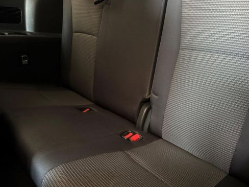 Used 2025 Toyota Highlander LE FWD image 32
