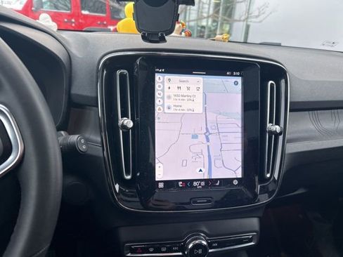 Used 2023 Volvo XC40 Recharge Ultimate image 13