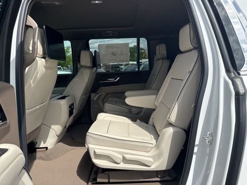 New 2026 GMC Yukon XL Denali w/ Denali Reserve Package AWD/4WD image 32