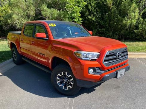 Used 2017 Toyota Tacoma SR5 w/ Tow Package AWD/4WD image 1