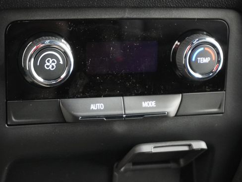 New 2026 Chevrolet Traverse LT image 40