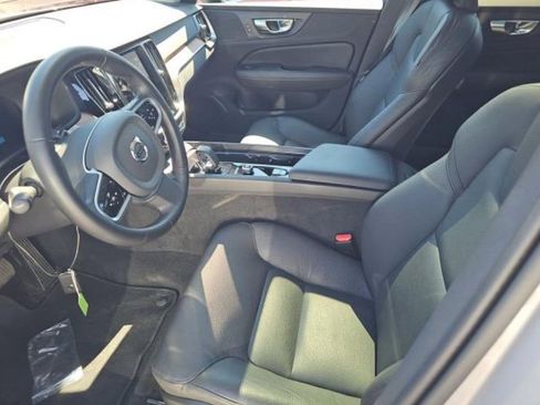 Used 2025 Volvo V60 B5 Cross Country Plus AWD/4WD image 4