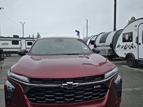 Used 2025 Chevrolet Trax RS FWD image 5