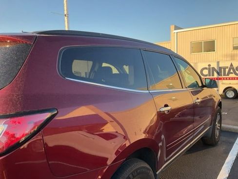 Used 2017 Chevrolet Traverse LT FWD image 5