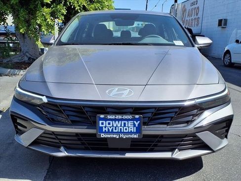 Certified 2025 Hyundai Elantra SEL image 2