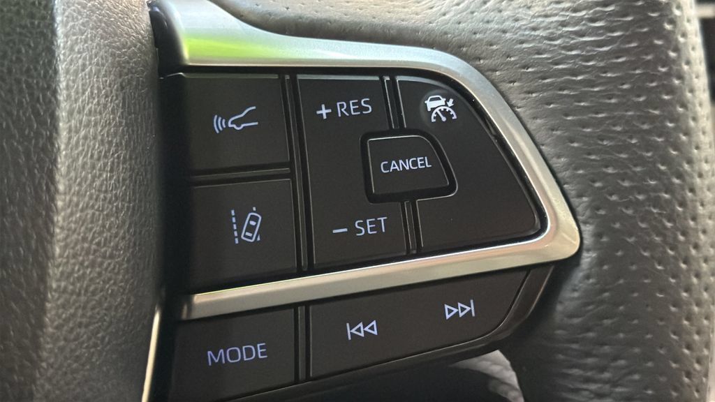 Used 2024 Toyota Sienna Limited AWD/4WD image 31