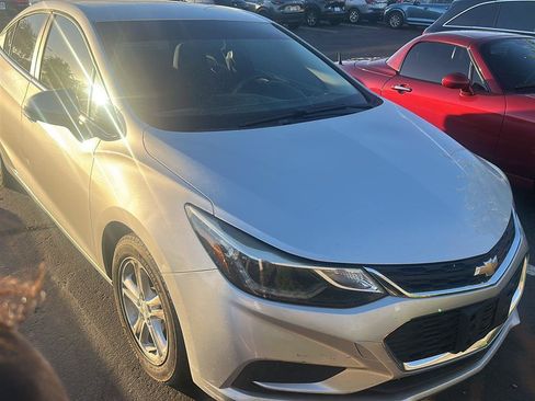 Used 2018 Chevrolet Cruze LT w/ LT Fleet Convenience Package FWD image 5