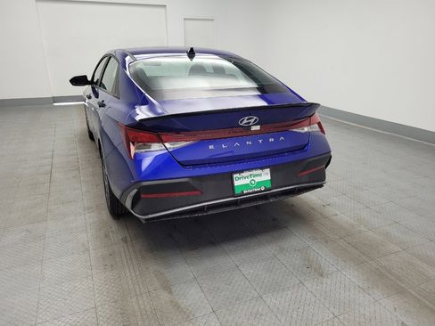 Used 2025 Hyundai Elantra Sport FWD image 6