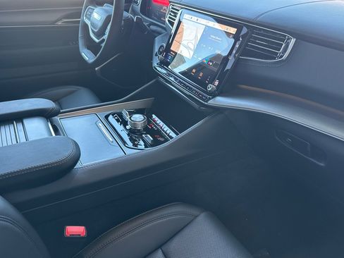 New 2026 Jeep Grand Wagoneer L Limited AWD/4WD image 14