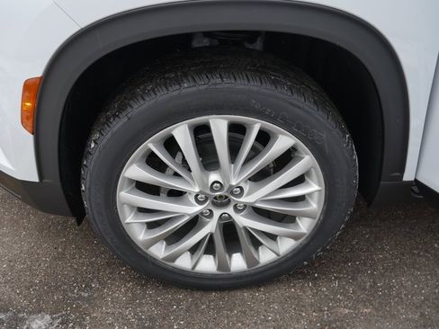 New 2026 Chevrolet Traverse LT w/ LPO, Floor Liner Package image 32