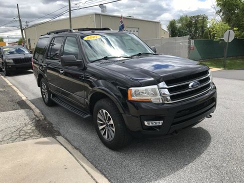 Used 2017 Ford Expedition XLT AWD/4WD image 4