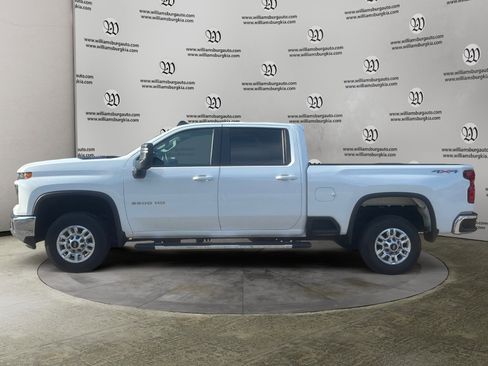 Used 2024 Chevrolet Silverado 2500 LT image 2