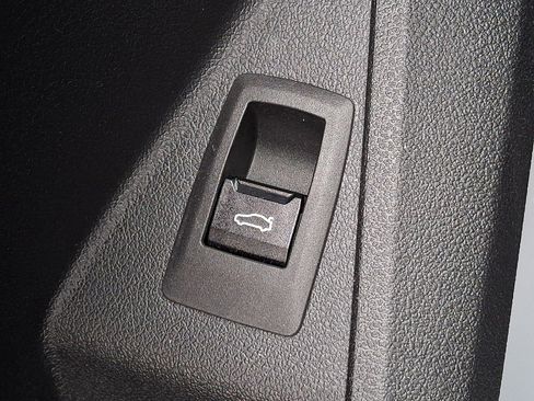 Used 2025 BMW 228i xDrive w/ Technology Package image 24