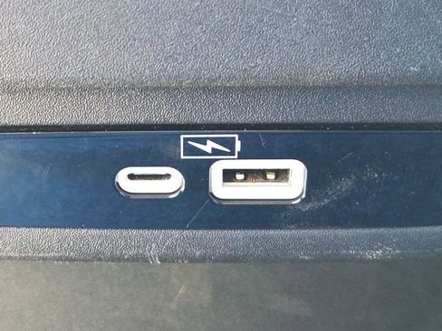 Used 2023 Chrysler Pacifica Touring-L FWD image 21