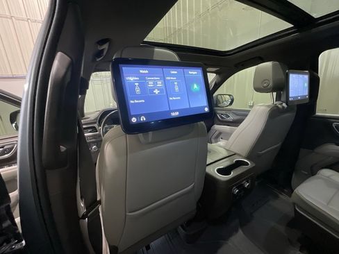 Used 2021 GMC Yukon XL SLT w/ SLT Premium Package RWD image 14