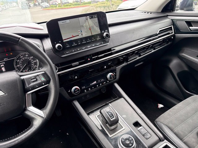 Used 2023 Mitsubishi Outlander SE AWD/4WD image 18
