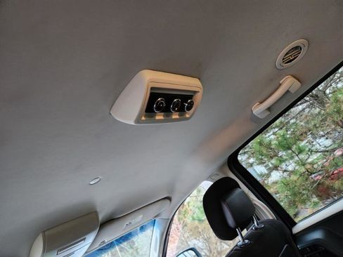 Used 2017 Dodge Grand Caravan SE image 19