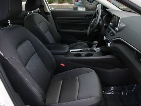 Used 2025 Nissan Altima 2.5 S FWD image 29