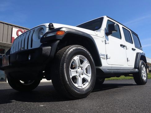 Used 2018 Jeep Wrangler Unlimited Sport S AWD/4WD image 16