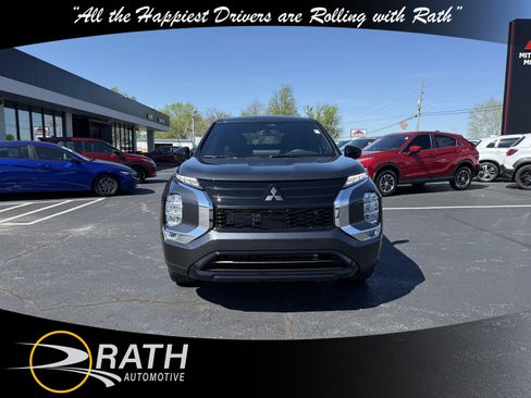 New 2026 Mitsubishi Outlander LE image 3