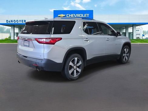 Used 2018 Chevrolet Traverse LT w/ LPO, Black Accent Package image 9