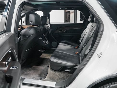 Used 2023 Bentley Bentayga Extended Wheelbase image 34