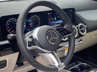 New 2025 Mercedes-Benz GLA 250 video 3